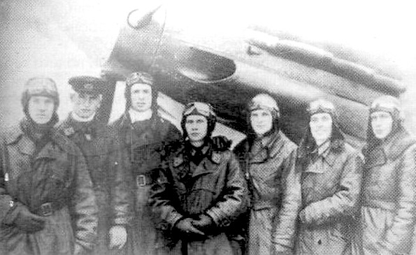 Группа лётчиков 1-й АЭ 153-го ИАП. Октябрь 1941 года.