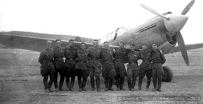 Дмитрюк у своего Р-40. 1941 г.