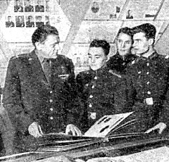 В. В. Климов с курсантами.