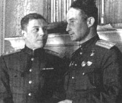 В.А.Луцкий (справа) и В.И.Сталин, 1942 год