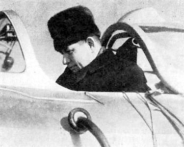 А.М.Числов в кабине современного самолёта.
