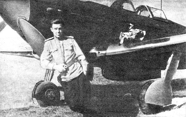 И.Шмелёв у своего Як-9, лето 1943 г.