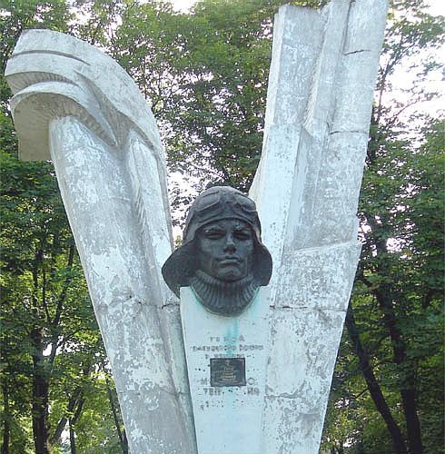 Памятник М.С.Лиховиду.