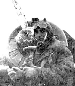В.И.Давидков у своей машины, 1941 год.
