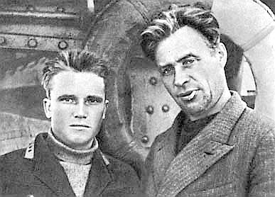 В. Молоков и П. Пилютов на борту корабля 