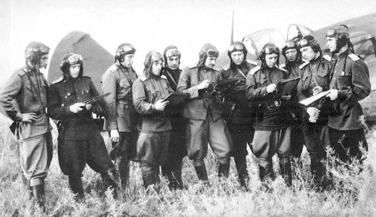 Ю.М.Любенюк с товарищами. 1944 год.
