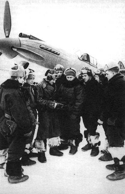 В.М.Найденко среди лётчиков 126-го ИАП.