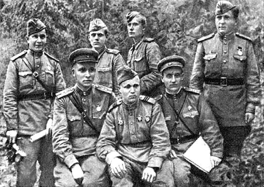 Снайпер А. Костин ( в центре ), 1943 г.