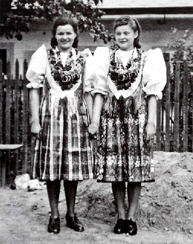 Мария Лялькова со своей сестрой.
