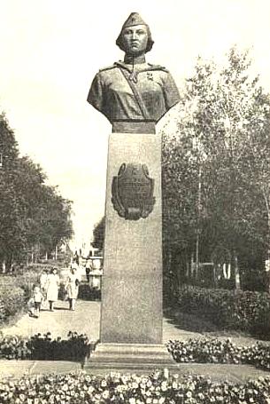 Памятник А.Н.Молдагуловой
