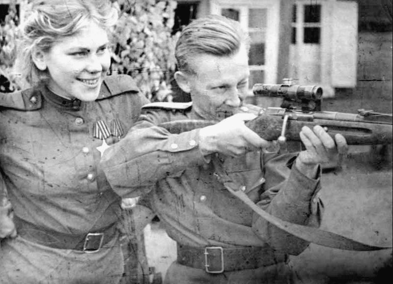 Р.Шанина и её командир А.Балаев.
