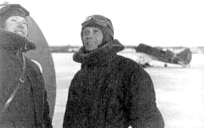 Н.И Журавлёв (слева)