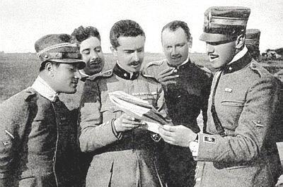 Баракка Франческо среди пилотов 91-й эскадрильи