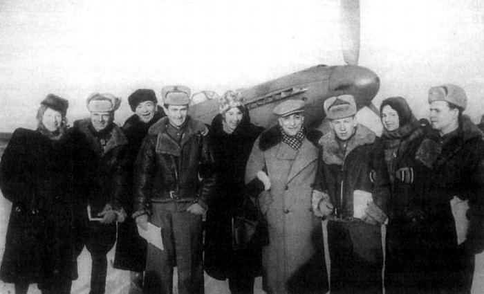 Передача самолётов Як-9У 'Вахтанговец' советским лётчикам