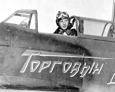В.И.Клименко в кабине своего самолёта.