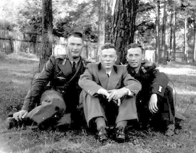 Командир 445-го ИАП Гвардии полковник И. М. Холодов (в центре), 1950 г.