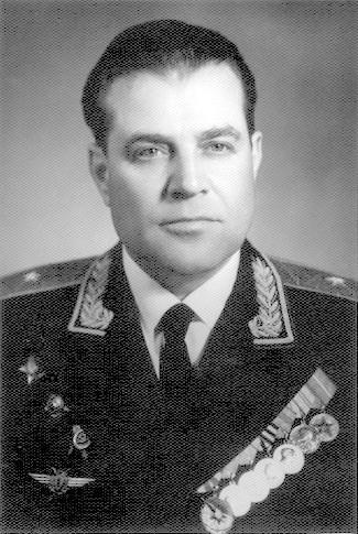 Генерал-майор авиации в отставке А.С.Шацкий.