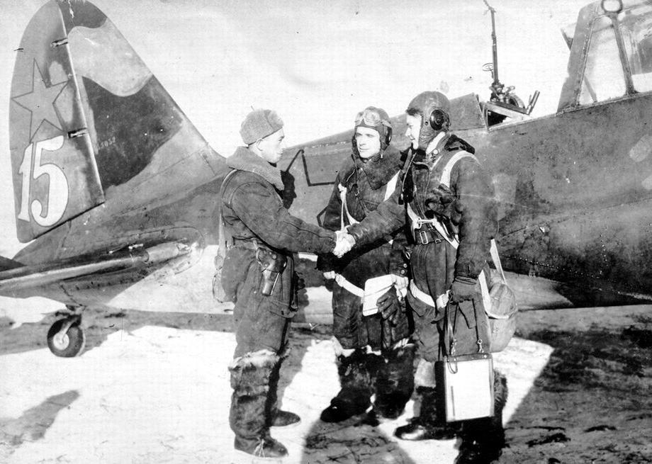 Г.Ф.Сивков с товарищами. 1941 год.
