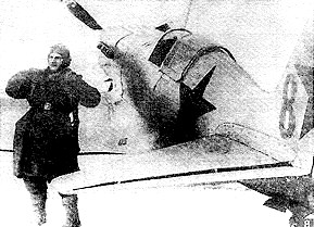 В. Н. Матаков у своего МиГ-3