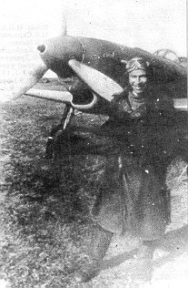 Е.Г.Пепеляев у своего Як-9. Аэродром Лазарево, 1945 г.