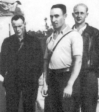 В.В.Кузнецов (в центре).